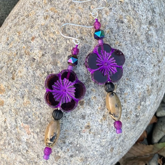Violet Flower Carved Glass Earrings - Picture 16 of 16